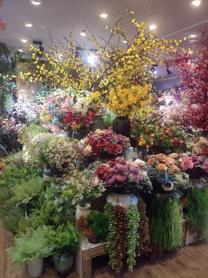 9101 YIZHENG Artificial Flowers & Plants wholesale supplier showroom 007