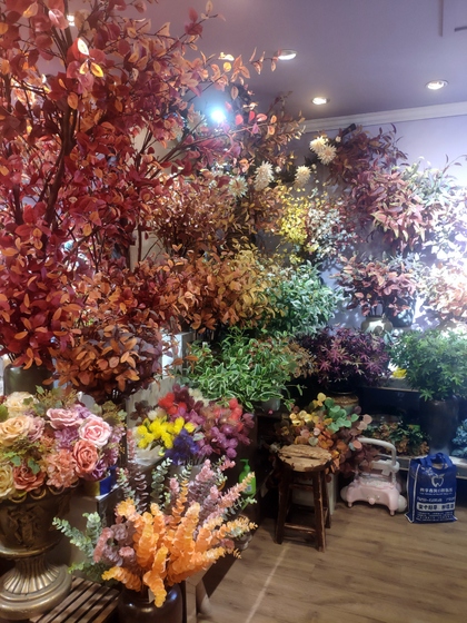 9101 YIZHENG Artificial Flowers & Plants wholesale supplier showroom 008