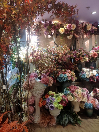 9101 YIZHENG Artificial Flowers & Plants wholesale supplier showroom 010