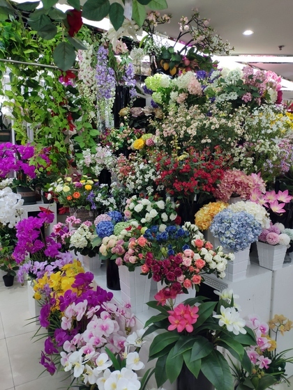 9104 SIHAI Artificial Flowers & Plants showroom 005