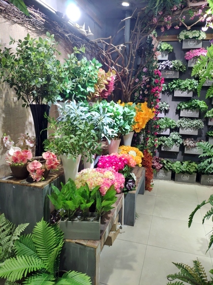 9116 Bright Land Man made Plants & Leaves Showroom 005