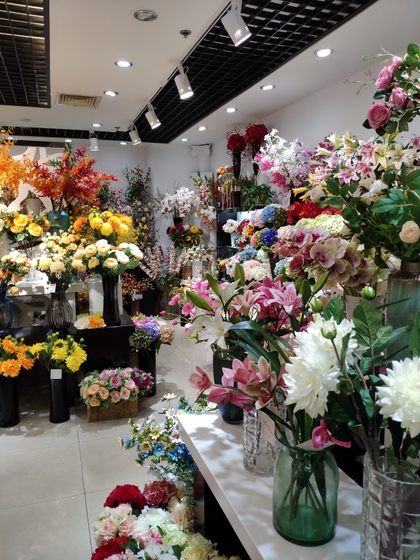 9122 HangBin Fake Plants Showroom 003