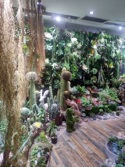 9124 XINSIJI Artificial Flowers & Plants Wholesale Factory Supplier in Yiwu China. Showroom 006
