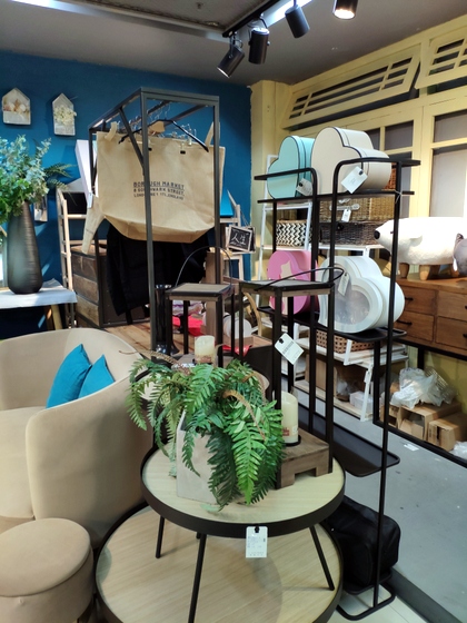 9135 Rich Flower Package & Accessories Showroom 008