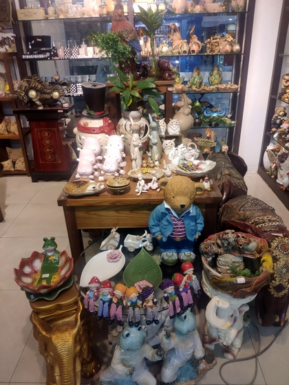9136 SHZM Home Decor Giftware Factory Wholesale Supplier in Yiwu China. Showroom 003