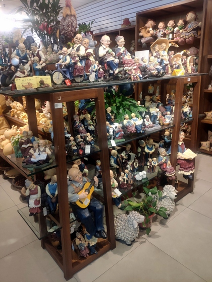 9136 SHZM Home Decor Giftware Factory Wholesale Supplier in Yiwu China. Showroom 004