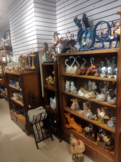 9136 SHZM Home Decor Giftware Factory Wholesale Supplier in Yiwu China. Showroom 013