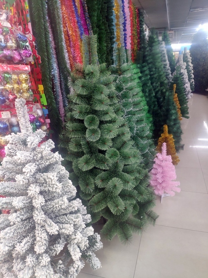 9151B HENGXIN Christmas Trees Factory Wholesale Supplier in Yiwu China. Showroom 003