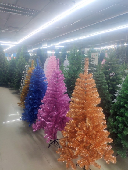 9151B HENGXIN Christmas Trees Factory Wholesale Supplier in Yiwu China. Showroom 004