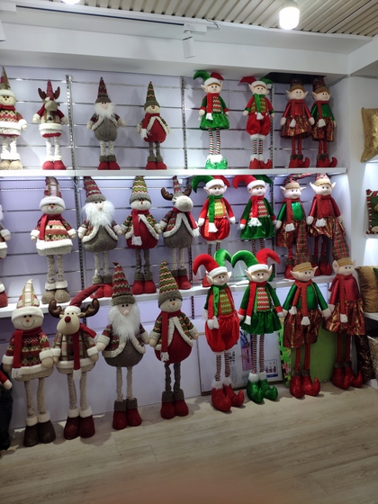 9176 FengRong Christmas Crafts Showroom 003