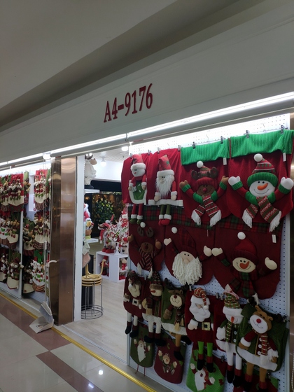 Info about 9176 FengRong Christmas Crafts factory wholesale supplier: showroom shop, products, MOQ, catalog, price list, contact phone number, wechat, email. 