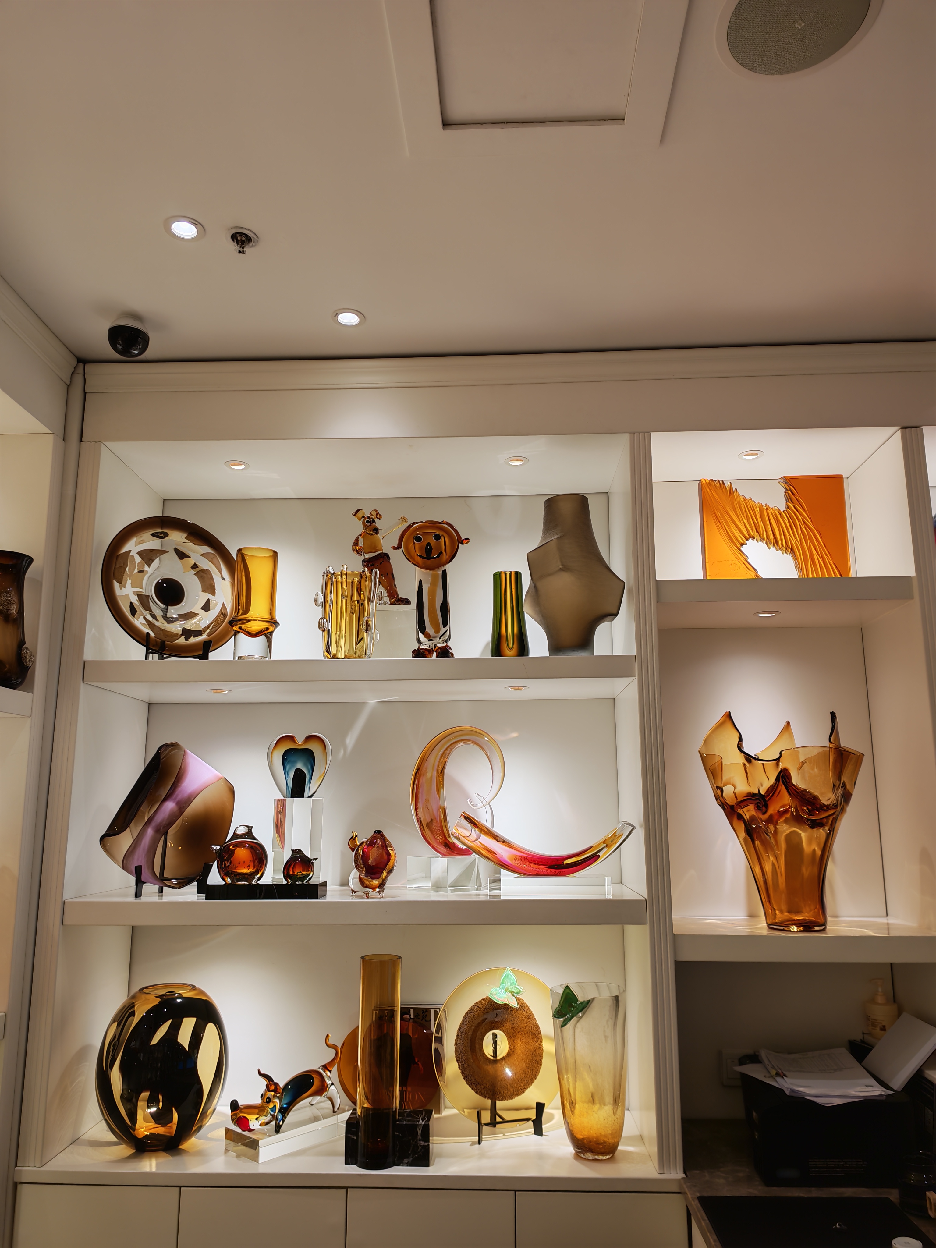 TIANHAOGELEI Glaze Glass Arts Crafts Wholesale Showroom 2025 (1)