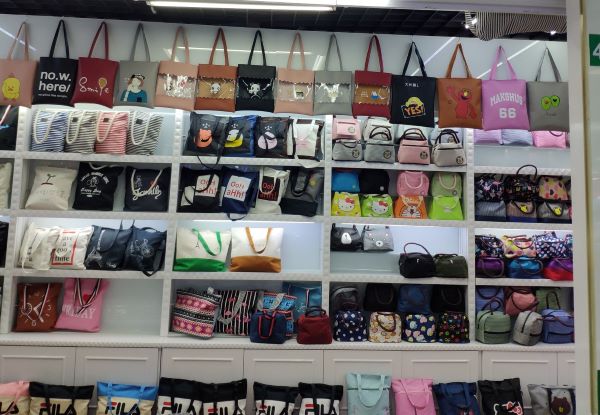 Dollar store bags wholesale in Yiwu market