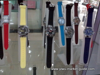 Men silicone band watches wholesale in Yiwu market