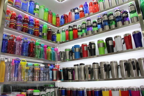 Cheap Promotional Cup Showroom in Yiwu China 01