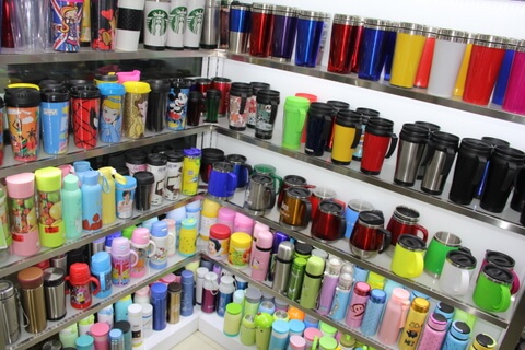 Cheap Promotional Cup Showroom in Yiwu China 02