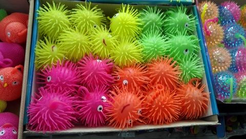 puffy ball wholesale in Yiwu market China