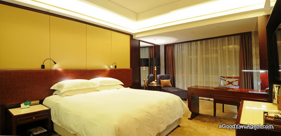 4 Star Hotel RIGHT Inside Yiwu Market queen bed room