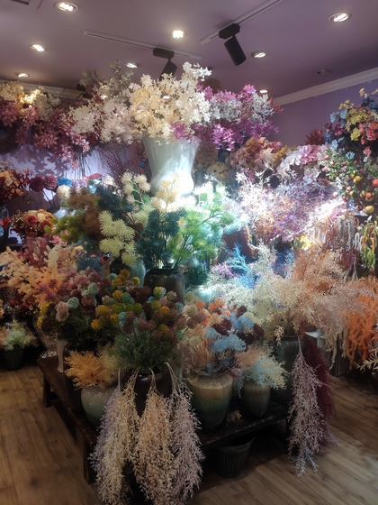 9101 YIZHENG Artificial Flowers & Plants wholesale supplier showroom 003