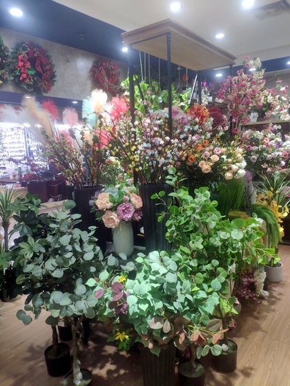 9111 TINGXUAN Flowers Factory Wholesale Supplier in Yiwu China. Showroom 006
