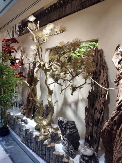9141 SHAMU Pine Trees Carving Showroom 001
