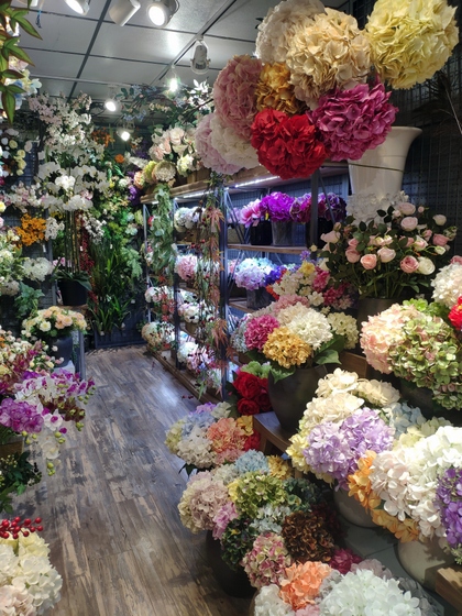 9142 JUMI Artificial Flowers Showroom 004