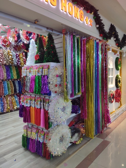 9157 ShengHong Christmas Stripes & Garlands Showroom 001