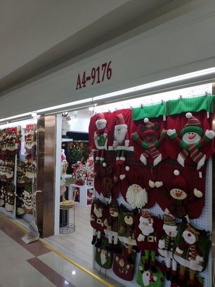 Info about 9176 FengRong Christmas Crafts factory wholesale supplier: showroom shop, products, MOQ, catalog, price list, contact phone number, wechat, email. 