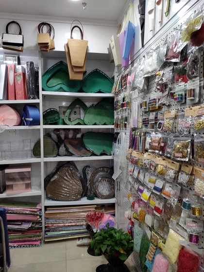 9193 Flower Package Supplies & Accessories Showroom 007