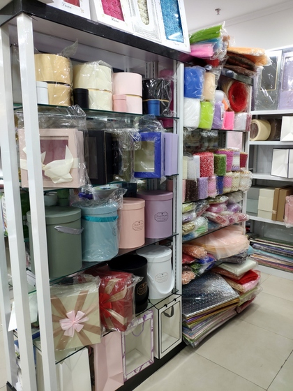 9193 Flower Package Supplies & Accessories Showroom 008