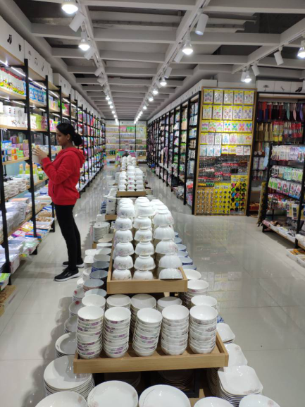 Our client is selecting dollar store items in Yiwu wholesale market