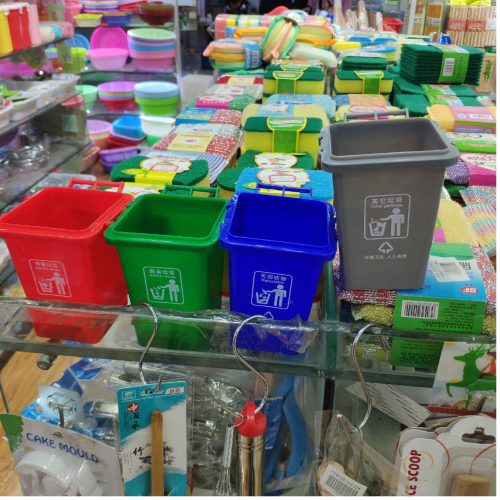 Plastic-ware suitable for dollar stores are wholesaled in Yiwu Futian market, daily consumable section