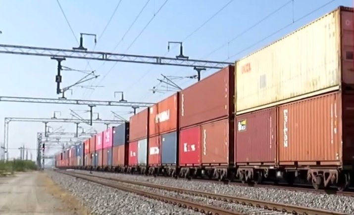 Double stacked container train