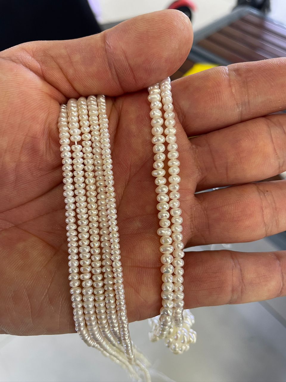 high quality vs low quality button pearl strands in zhuji pearls market