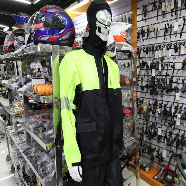 Motorcycle parts accessories market in yiwu China (1)