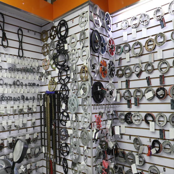 Motorcycle parts accessories market in yiwu China (2)