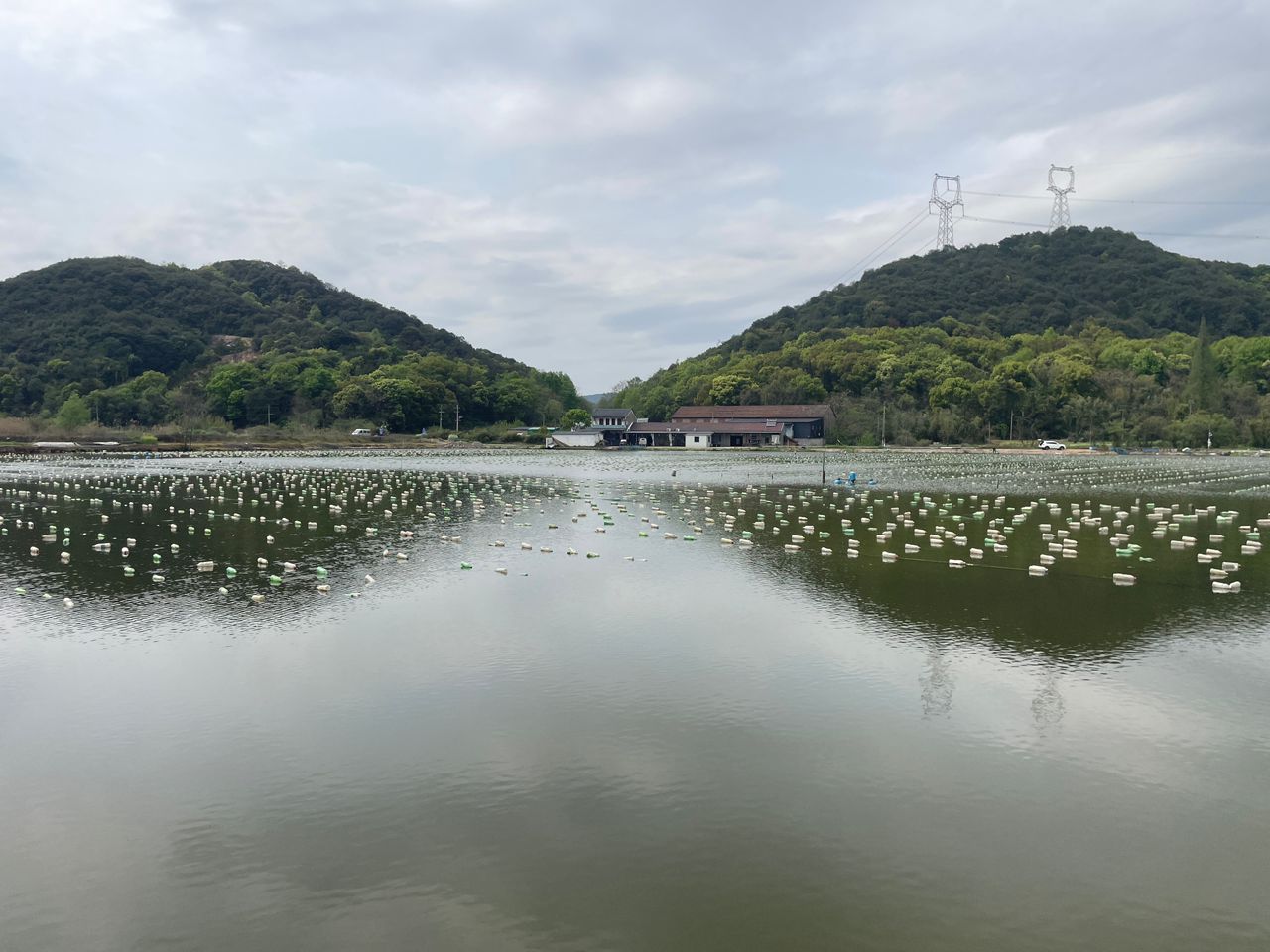 Pearl farms near Zhuji pearls market, China. © Yiwu-Market-Guide.com | Apr. 08, 2026.