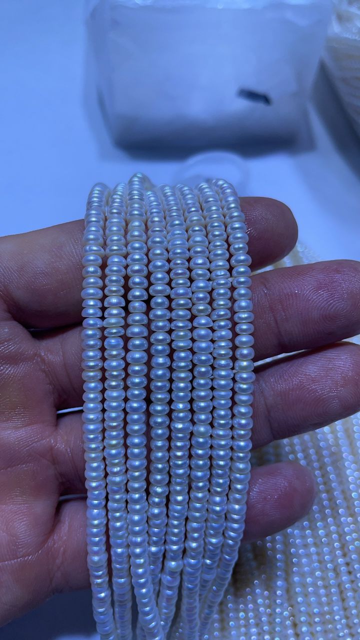 Small button pearls strands wholesale in zhuji pearls market, China.