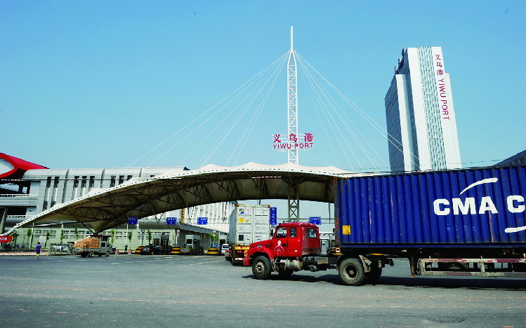 800 containers were packed each day at Yiwu port, a huge warehouse 2 mins away from Yiwu main market. (Year 2015)